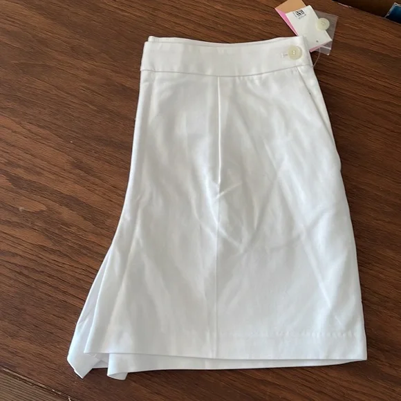 Riley & Rae white shorts - Picture 3 of 6